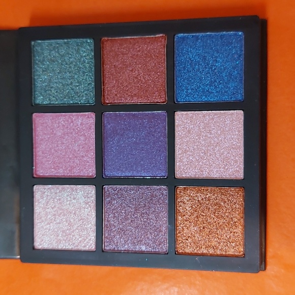 HOST GIVEAWAY! Color Color - Obsessed 6 Eyeshadow Pallette - Picture 2 of 4